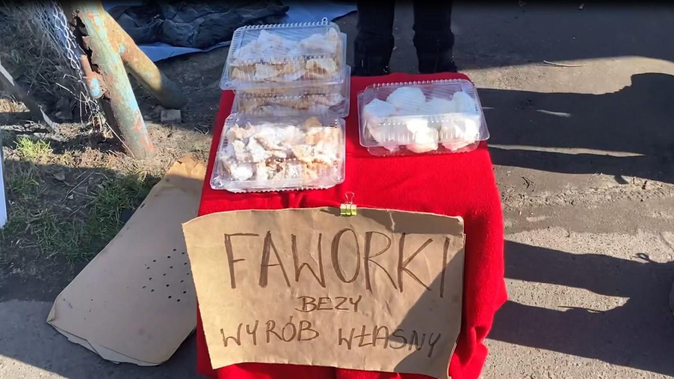 Odwiedziliśmy popularne targowisko w Warszawie. Wędliny wygrzewały się na słońcu! 