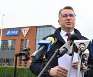 Konferencja prasowa przed Fabryką Broni ŁUCZNIK