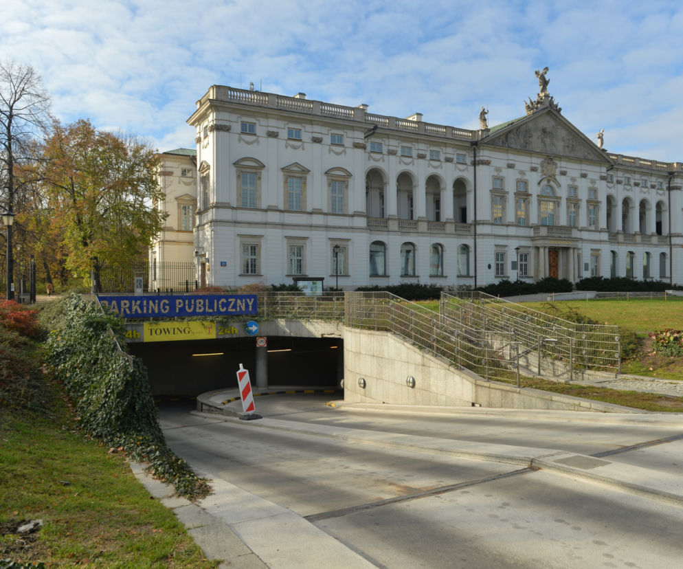Tablice elektroniczne na placu Krasińskich