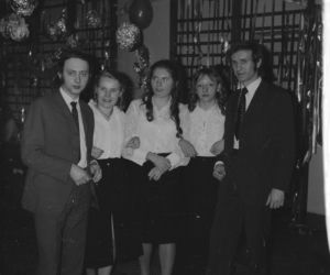 Studniówka w PRL. Zobacz, jak się kiedyś bawili!
