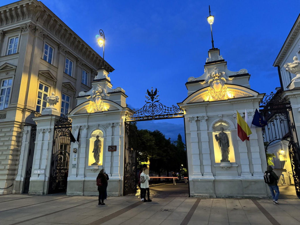 Masakra siekiera na Uniwersytecie Warszawskim. Kobieta z podciętą głową