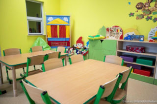 Wstrząsająca relacja matki 3,5-letniej dziewczynki. Pani w żłobku miała złapać ją za nogi i obrócić głową w dół 