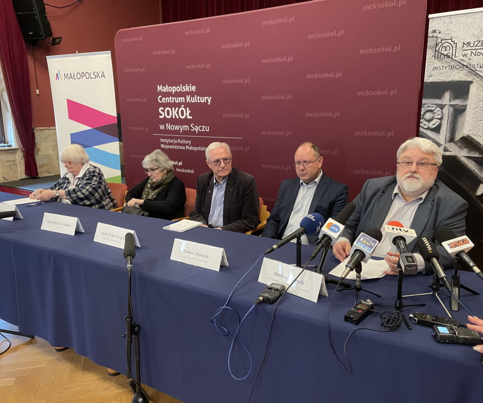 Konferencja prasowa, podczas której podano szczegóły monografii