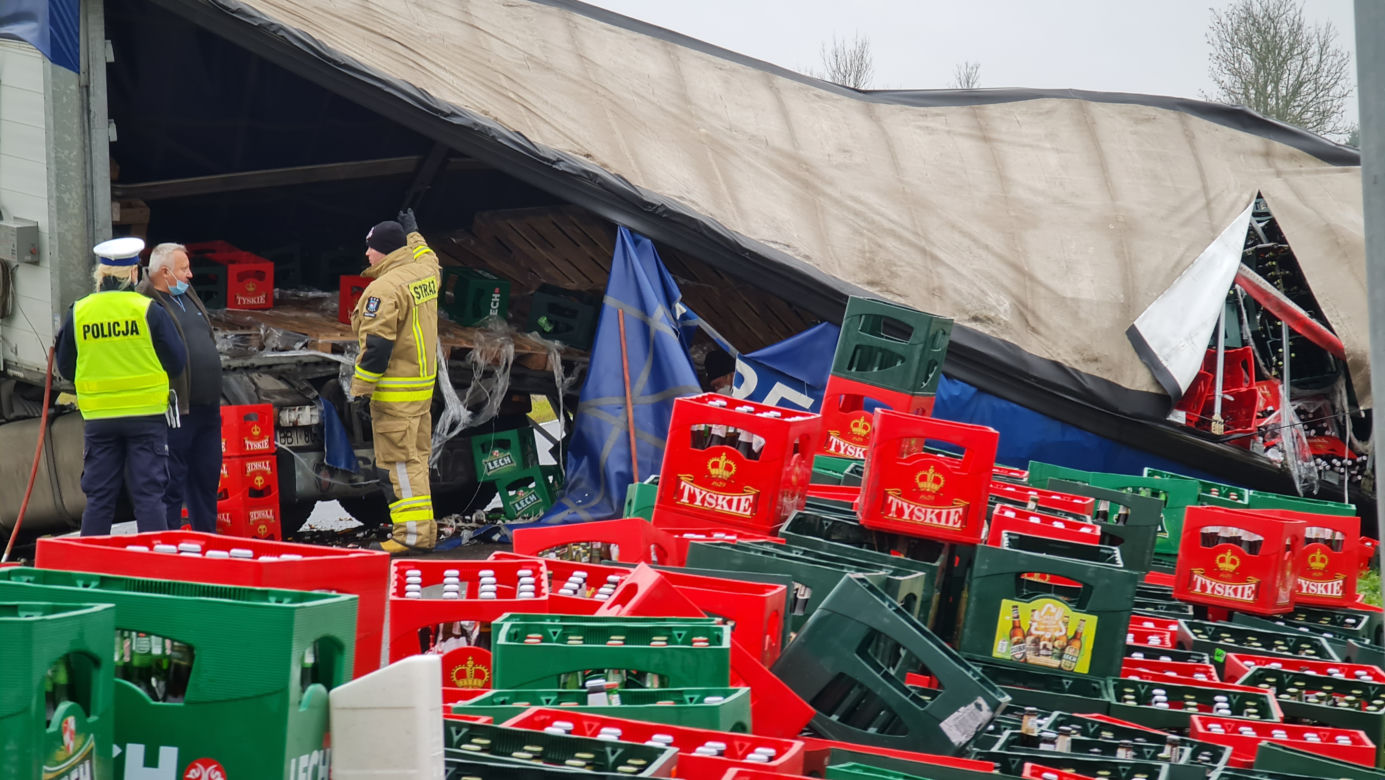 Troszkowo. Setki litrów piwa rozlały się na drogę