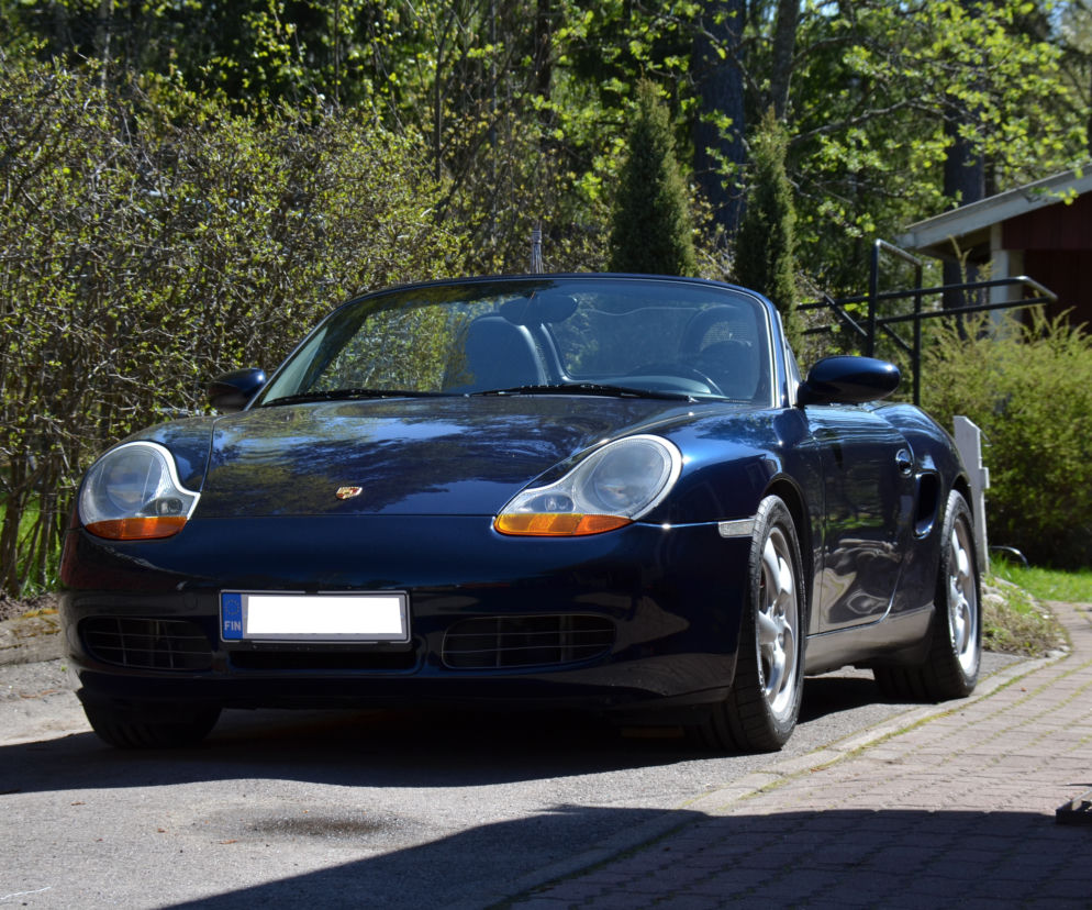 Mieszkaniec Opola zostawił swoje porsche i pobiegł do lasu!