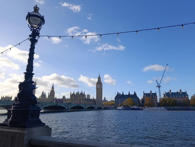 Jest rozmach! - tak polscy turyści oceniają świąteczny jarmark w Londynie. Kramy stoją też przy słynnym London Eye – z widokiem na Big Bena. Zobaczcie nasze zdjęcia!