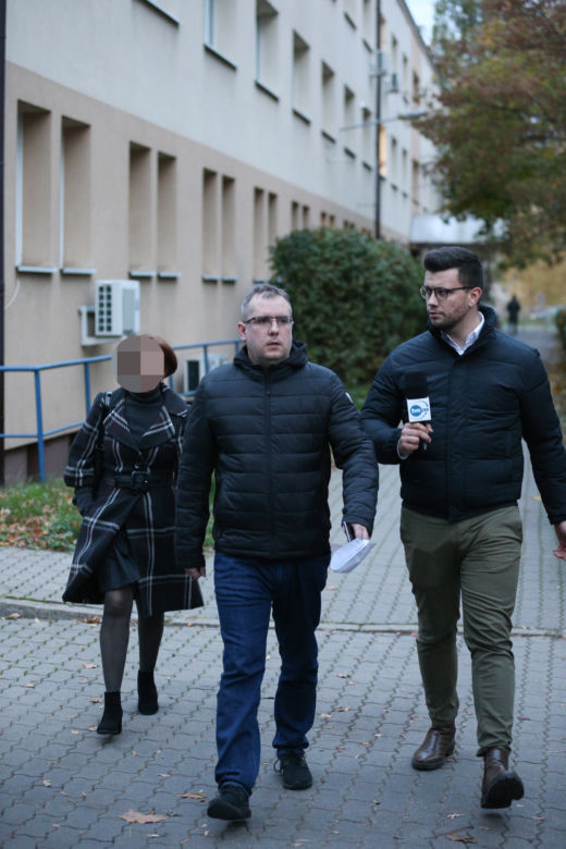 Przemysław Czarnecki opuszcza izbę wytrzeźwień