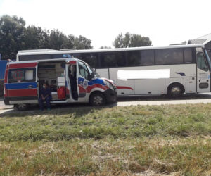 Tworkowa. Kolizja karetki przewożącej testy na koronawirusa