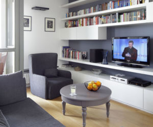 Regał nad telewizorem