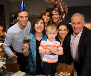 M jak miłość odc. 1900. Aneta (Ilona Janyst), Iwona (Hanna Śleszyńska), Olek (Maurycy Popiel), Jerzy Argasiński (Karol Strasburger), Kama (Michalina Sosna), Marcin (Mikołaj Roznerski), Borysek