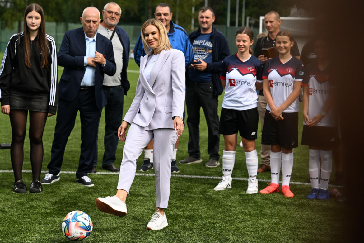 Marta Nawrocka na festiwalu piłki kobiecej