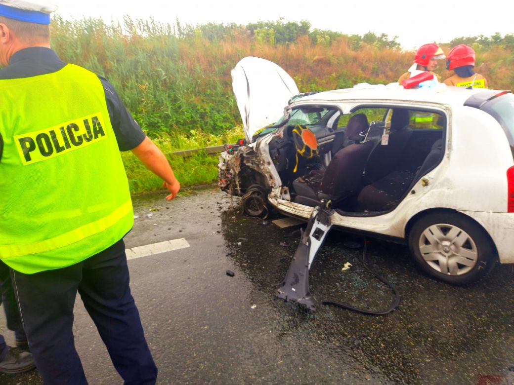 Nieprawdopodobna tragedia na obwodnicy Opola! TIR złamał się w pół! Zginęła 25-latka [ZDJĘCIA]