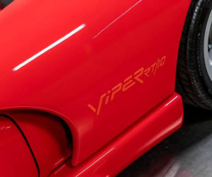 Dodge Viper z przebiegiem 34 mil