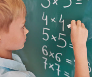 Ile to jest 5²−(6+4)⋅2+20:5=? To działanie niejednemu spędza sen z powiek
