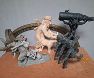 Surrealistyczne rzeźby zdobią ogród. Budzą niepokój i ciekawość