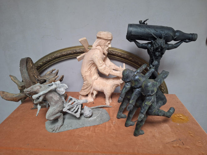 Surrealistyczne rzeźby zdobią ogród. Budzą niepokój i ciekawość