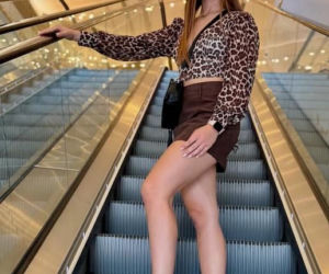 Julia Szeremeta pod wodospadem