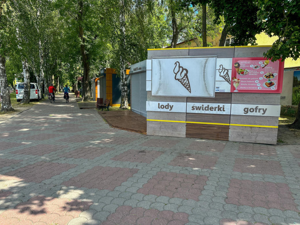 Papieros w jednej ręce, kradziona biżuteria - w drugiej. Beztroski złodziej w rękach policji