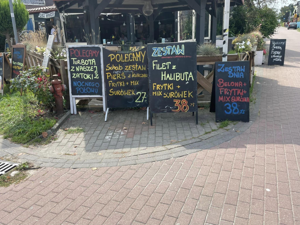 Nad Bałtykiem czy w Tatrach? Gdzie w te wakacje było drożej? Porównujemy ceny z Zakopanego i Jastarni