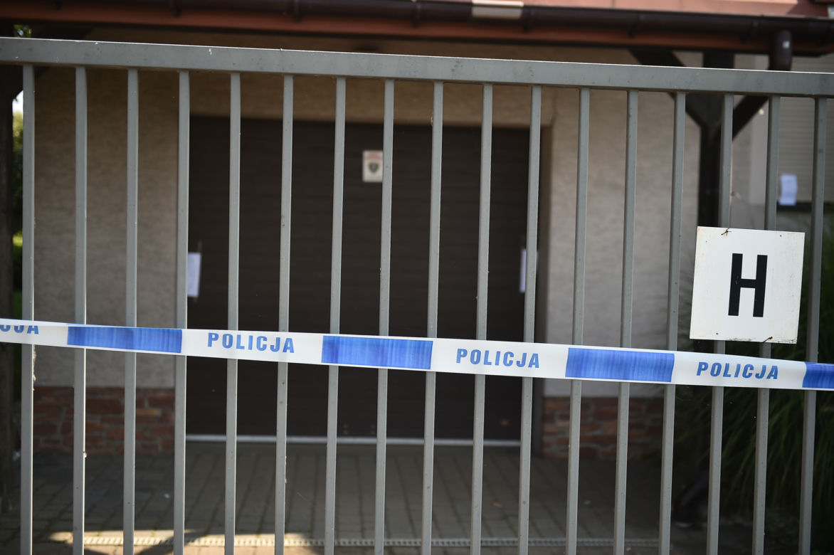 Wstrząsająca zbrodnia na Pomorzu. Zamordował matkę, a jej ciało woził w samochodzie