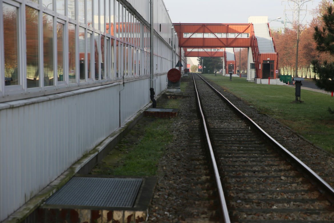 Gdzie śpią pociągi warszawskiego metra? Odpowiedź jest bardziej zaskakująca niż ci się wydaje