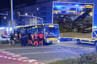 Rozpędzonym audi wjechał w autobus. Zdjęcia szokują