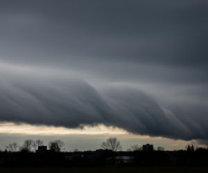 Pogodowy alarm w Bełchatowie 20.11.2025. Co skrywają te chmury?