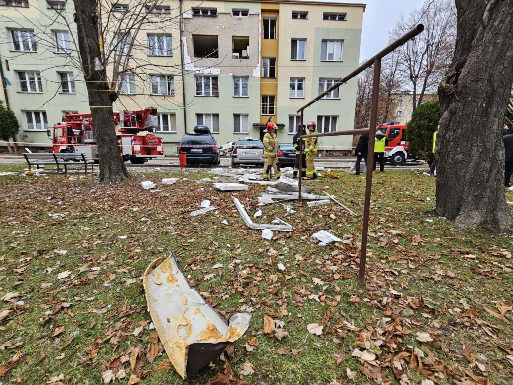 Potężna eksplozja gazu w Rzeszowie! Z mieszkania wyleciały wszystkie okna [ZDJĘCIA]