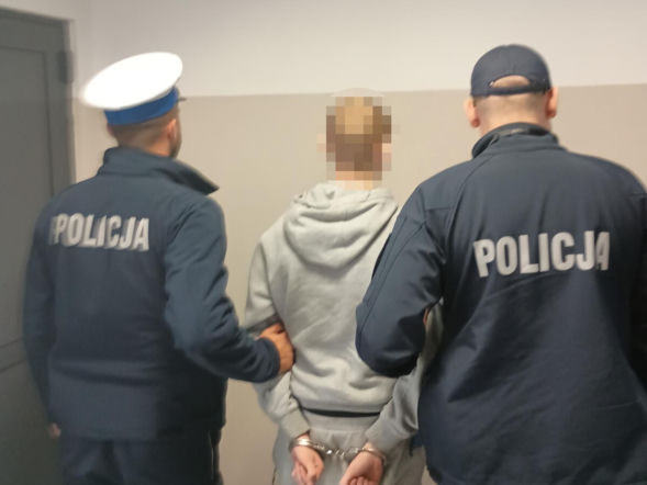 15-latek sterroryzował nożem młodszego kolegę! Koszmar pod Płockiem