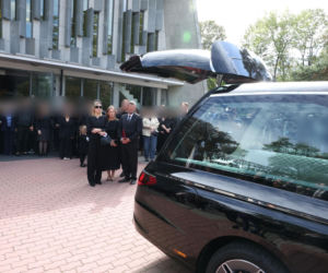 Tak pożegnały Jana Frycza córka i wnuczka. Trudno się nie rozpłakać
