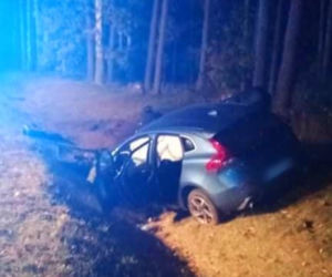 Lipa. Nie żyje drugi uczestnik wypadku! Potworne zderzenie nissana i volvo [ZDJĘCIA]