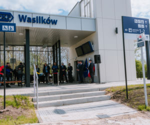 Wasilków. Otwarto nowy dworzec kolejowy, w całości zasilany energią z paneli fotowoltaicznych
