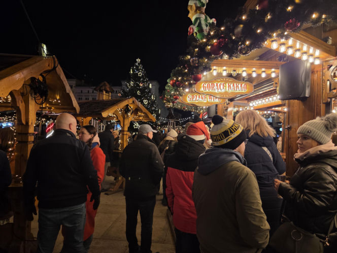 Miasto rozbłysło świąteczną magią! Tłumy na wielkim otwarciu Bydgoskiego Jarmarku Świątecznego