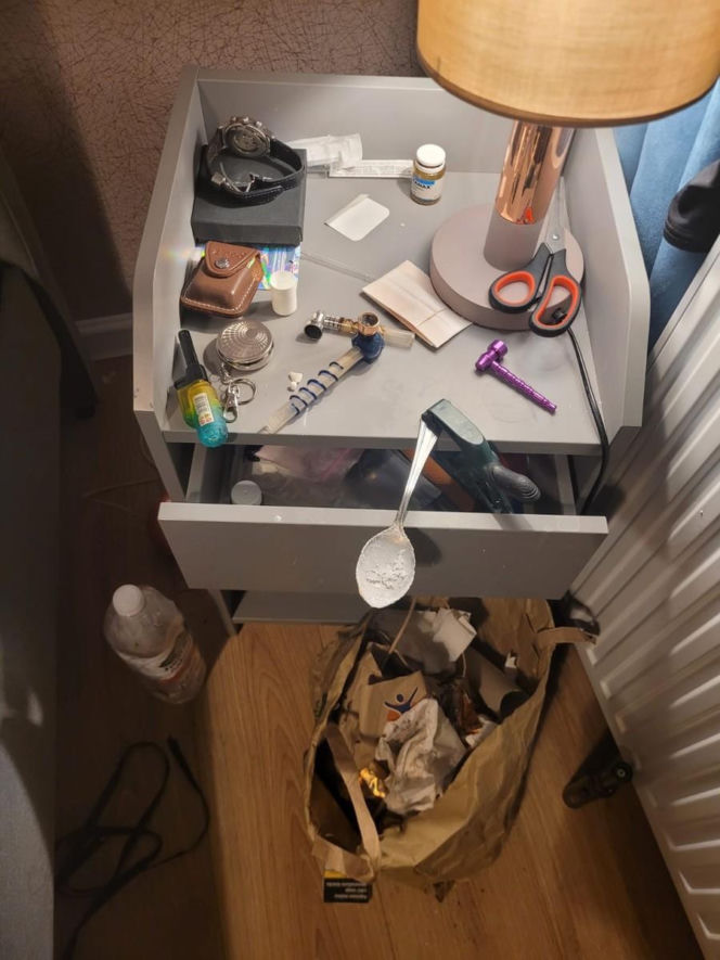 Policja rozbiła grupę handlującą lekami opioidowymi. Cztery młode kobiety nie żyją. Wśród zatrzymanych jest lekarz