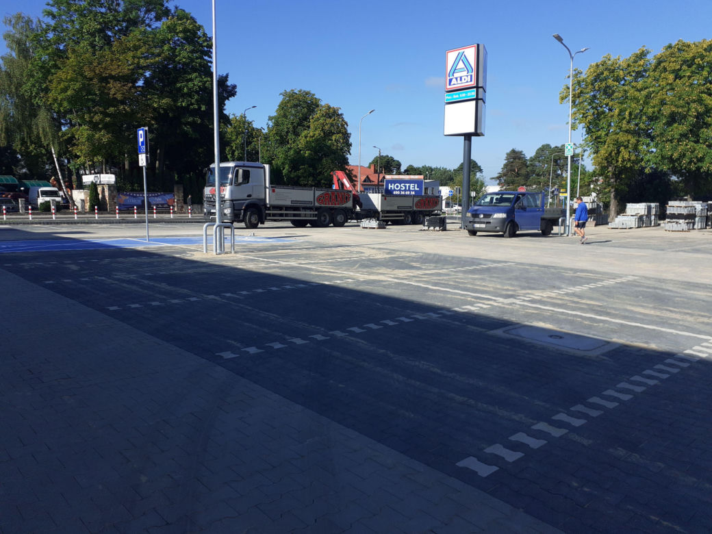 Budowa sklepu Aldi w Starachowicach na finiszu