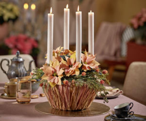 Świąteczne dekoracje stołu z poinsecją