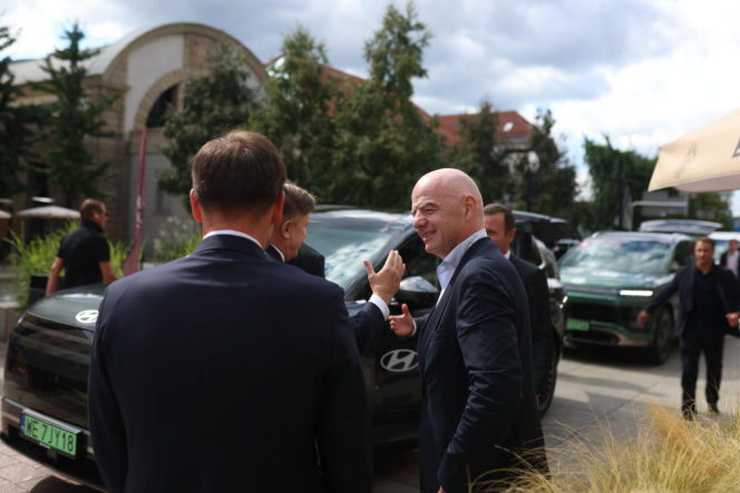 Cezary Kulesza wita Gianniego Infantino