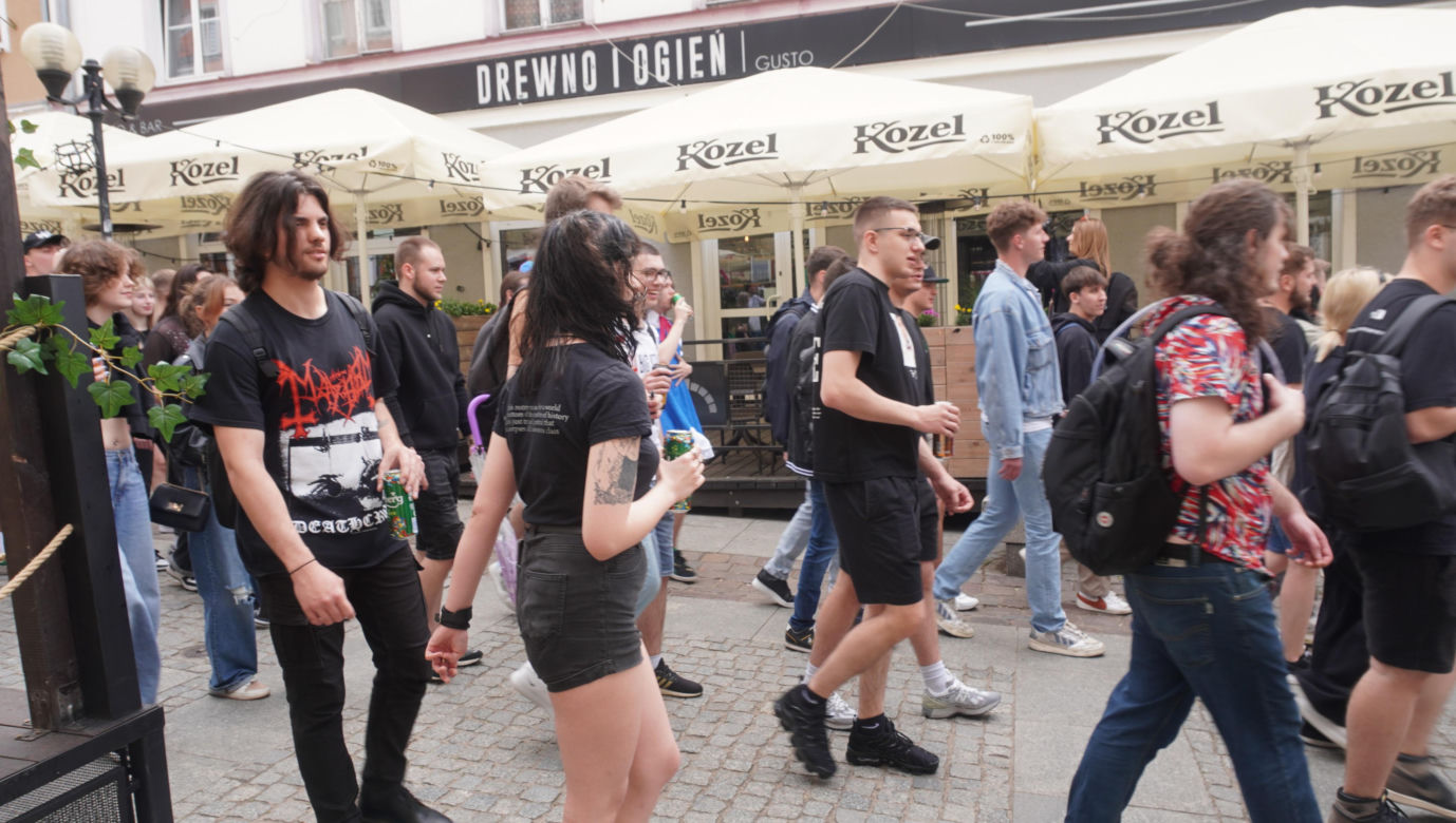Kortowiada 2024. Parada Wydziałów przeszła ulicami miasta. Studenci tłumnie wzięli udział w imprezie