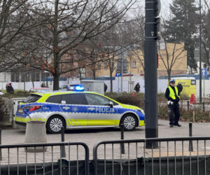 Ulice obstawione radiowozami, policjanci na ulicach. Co się dzieje w Warszawie?