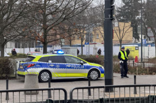 Ulice obstawione radiowozami, policjanci na ulicach. Co się dzieje w Warszawie?