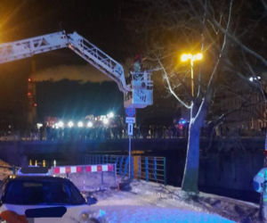 Samochód wpadł do Odry we Wrocławiu