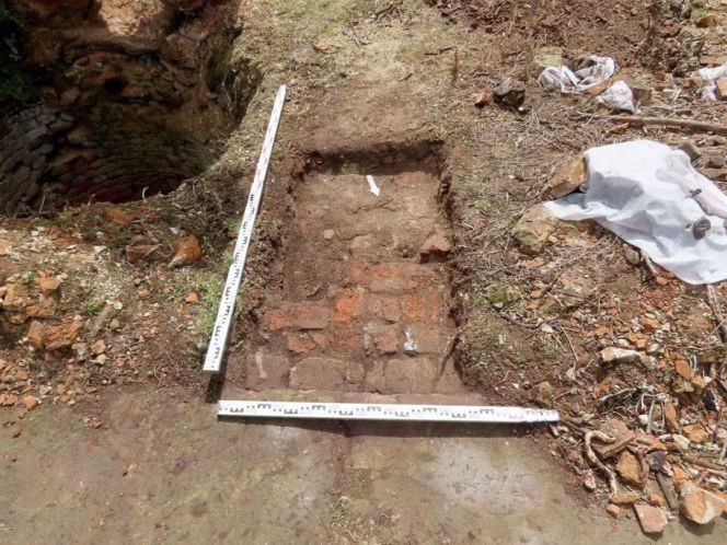 Marmury rąbane na opał i „diabelska” brama. Świętokrzyska ruina, w której bywał papież, odzyska blask