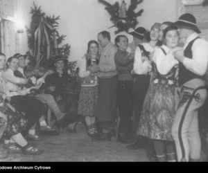 Sylwestrowe bale w II RP. Elegancja, szampan i mazur o północy