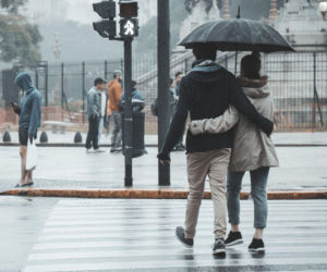 IMGW ostrzega: nadchodzą przelotne opady i burze. W których regionach pogoda się pogorszy?