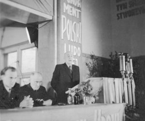 Niewiarygodne sceny! Aktor kazał przykucnąć premierowi, bo chciał go przeskoczyć! Interwencja w ostatniej chwili