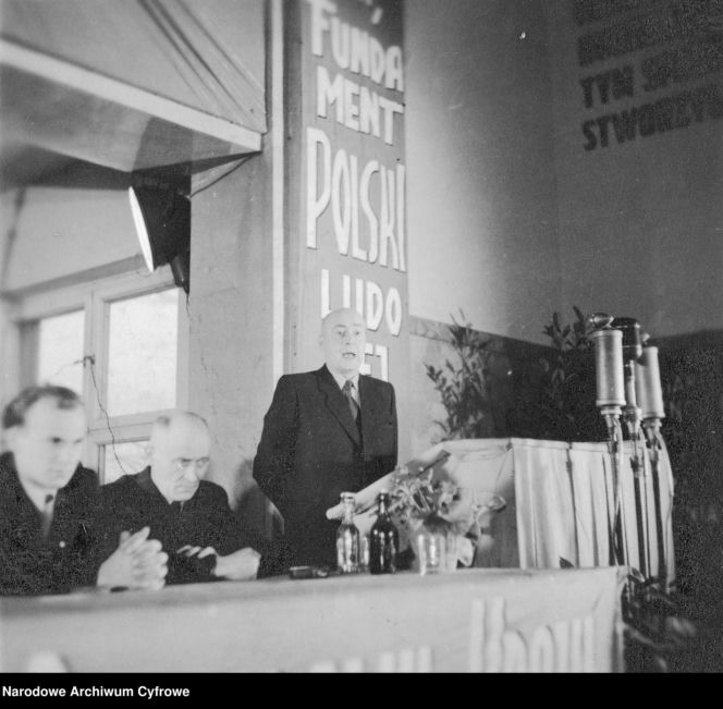 Niewiarygodne sceny! Aktor kazał przykucnąć premierowi, bo chciał go przeskoczyć! Interwencja w ostatniej chwili