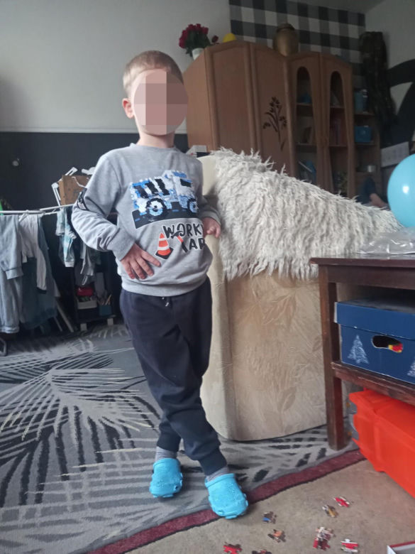 Bił, katował, a nawet przypalał genitalia 6-letniego Maksia. Chłopczyk umierał w męczarniach. Matka tylko się patrzyła