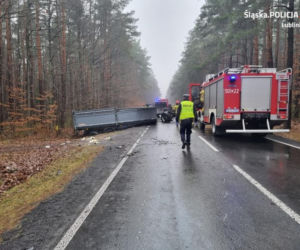 Urwała mu się naczepa i zmiażdżyła osobówkę. Kierowca powędruje do więzienia