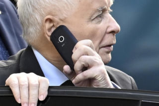Kaczyński ma kultowy telefon komórkowy