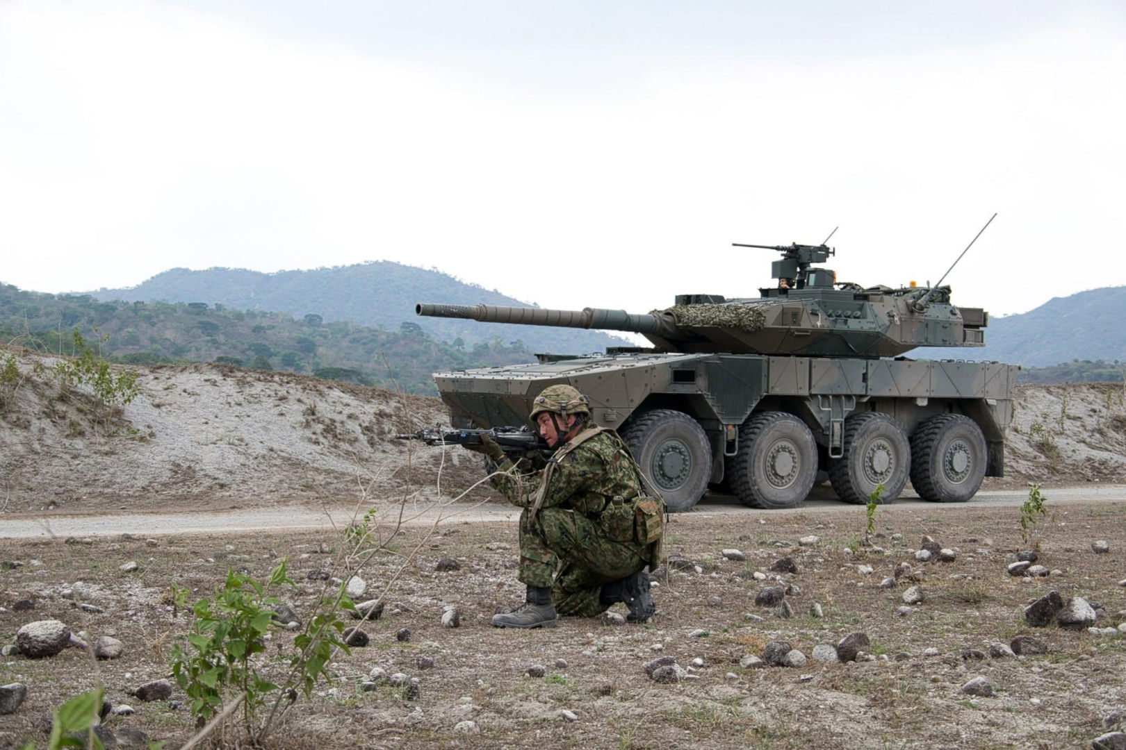 Koniec pacyfizmu? Biała księga obrony Japonii 2026 zapowiada rewolucję technologiczną i militarną